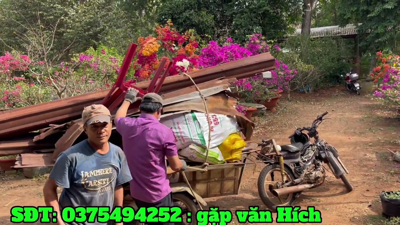 Ace đi xin ve chai bán kiếm tiền phát 200 phần quà cho cô bác khiếm thị người già neo đơn 