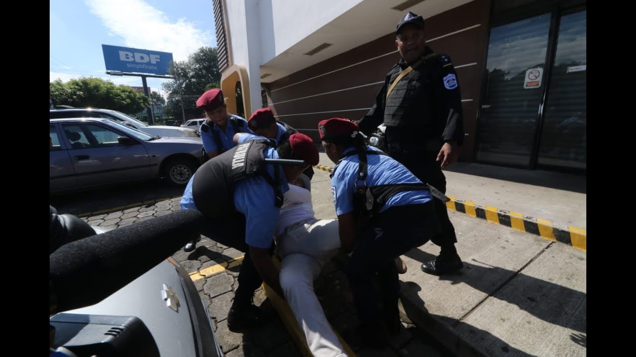 Policía de Nicaragua detiene a manifestantes en Camino de Oriente