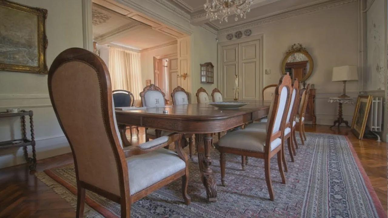 Castelo milionário abandonado e mobiliado na Holanda