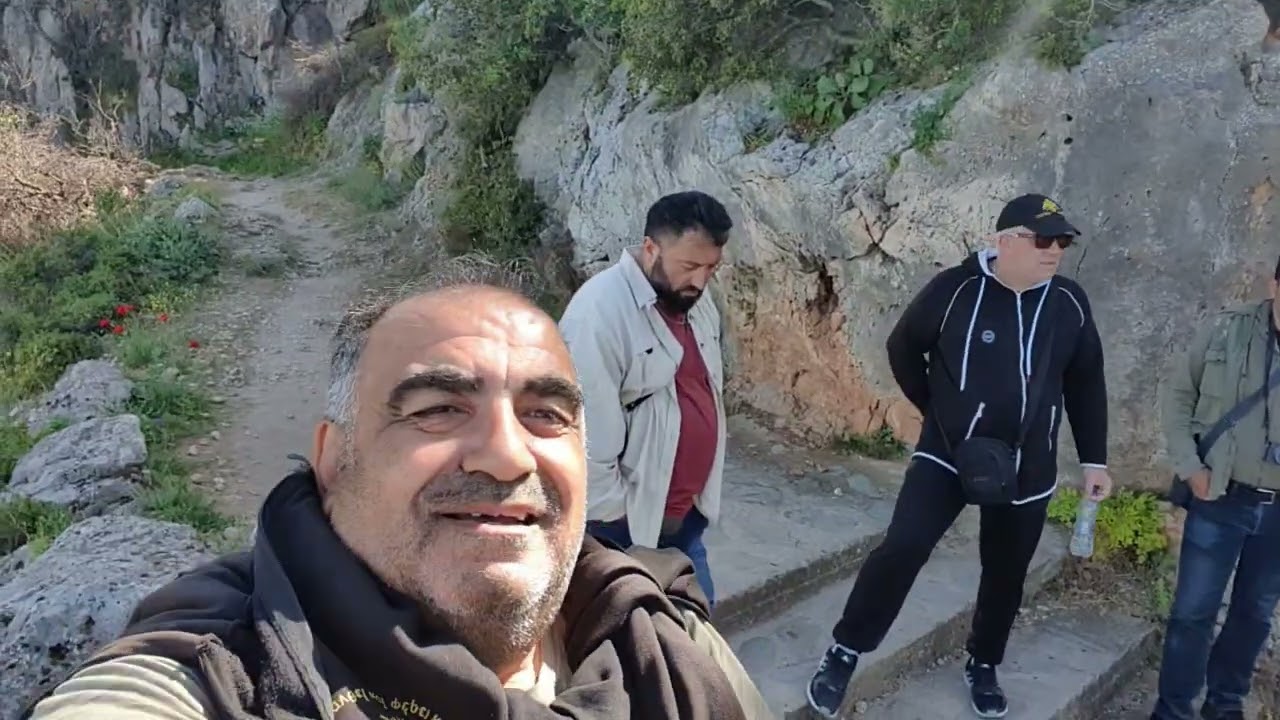 Άγιον Όρος: Κατουνάκια, Σκήτη Αγίας Άννας, Έπεσε τεράστιο βράχος / Катунакия Святая Гора Афон