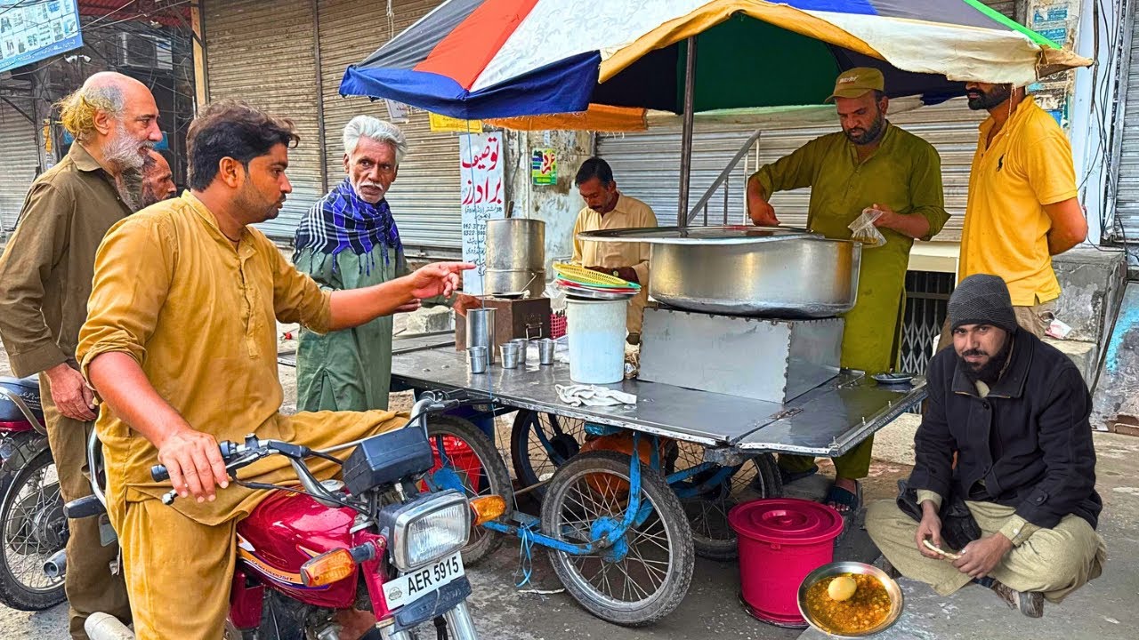 VIRAL LAHORI ANDA CHANNAY BREAKFAST | KALI MIRCH CHANAY | DHABA FOOD | MORNING STREET FOOD LAHORE 