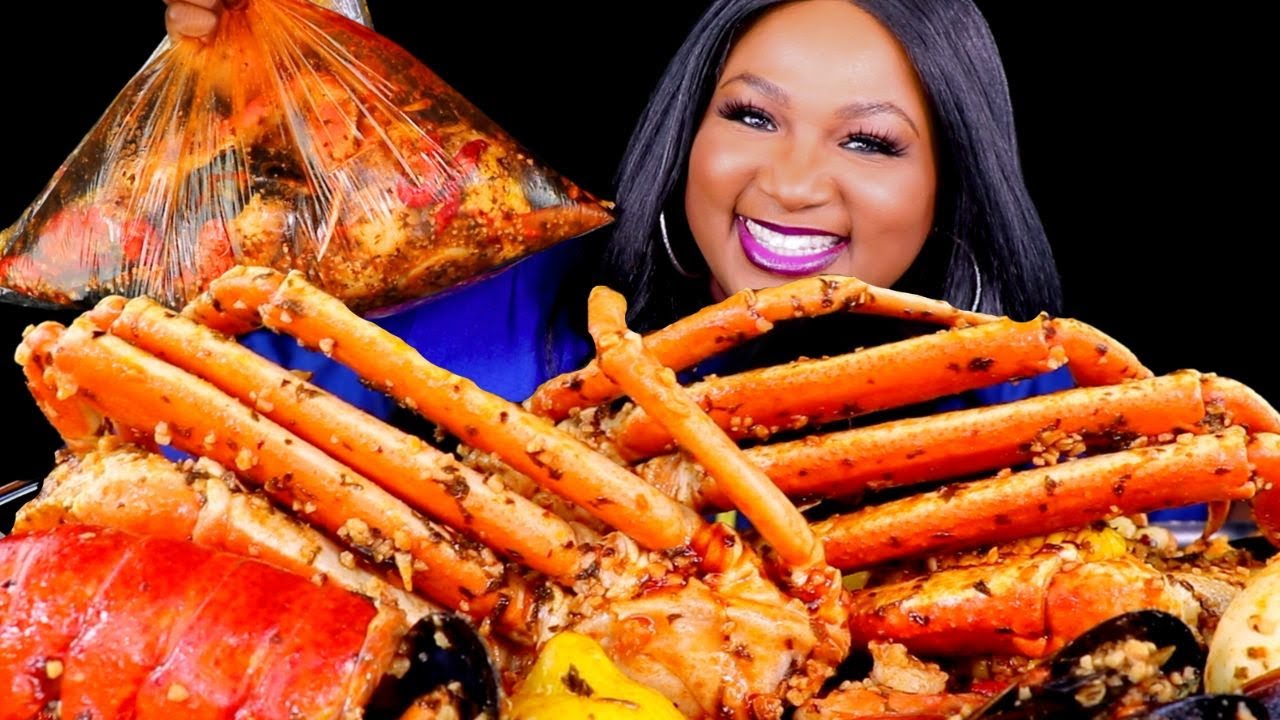 GIANT SEAFOOD BOIL IN A BAG ,  SNOW CRAB LEGS +  LOBSTER  | SEAFOOD MUKBANG  먹방쇼