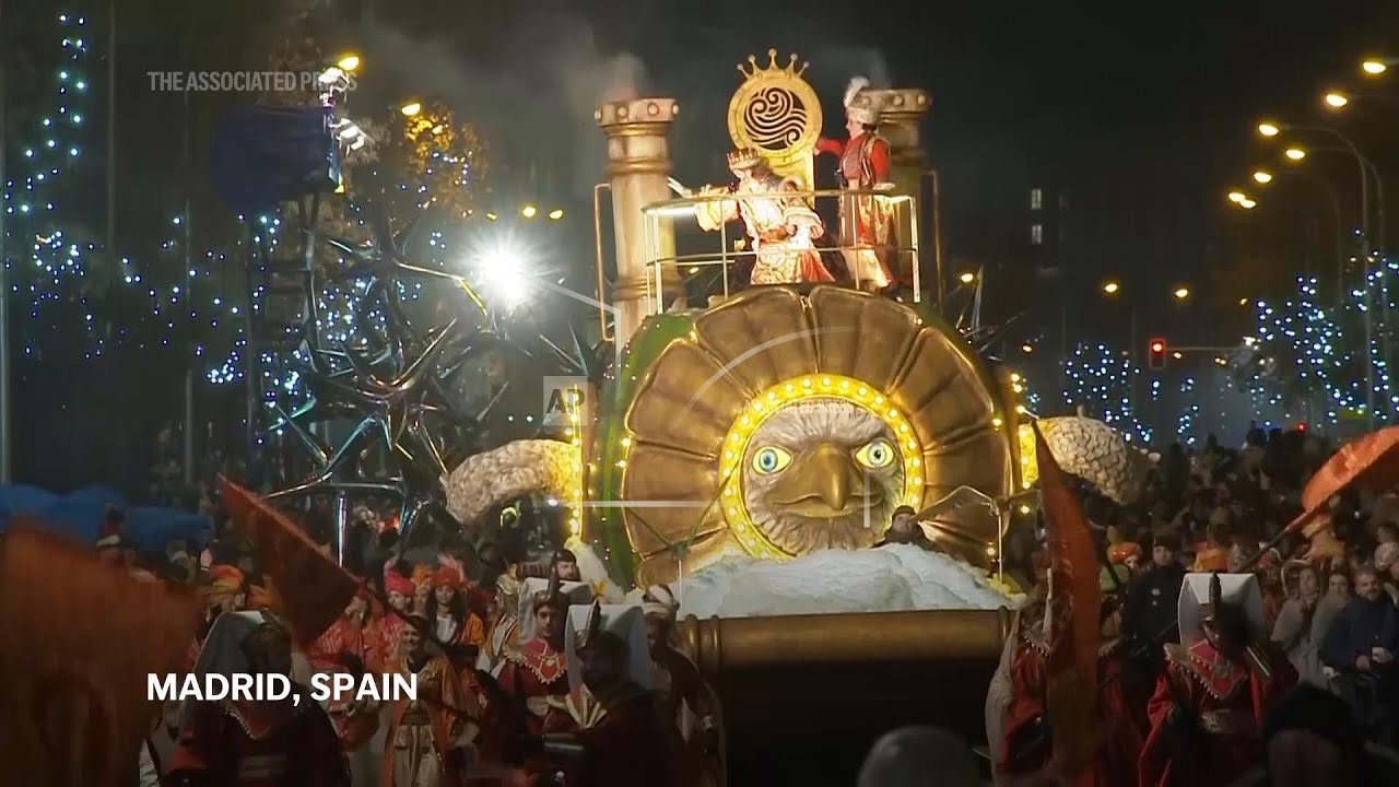 Three&nbsp;Kings&nbsp;paraded through central Madrid sharing candies with kids and families