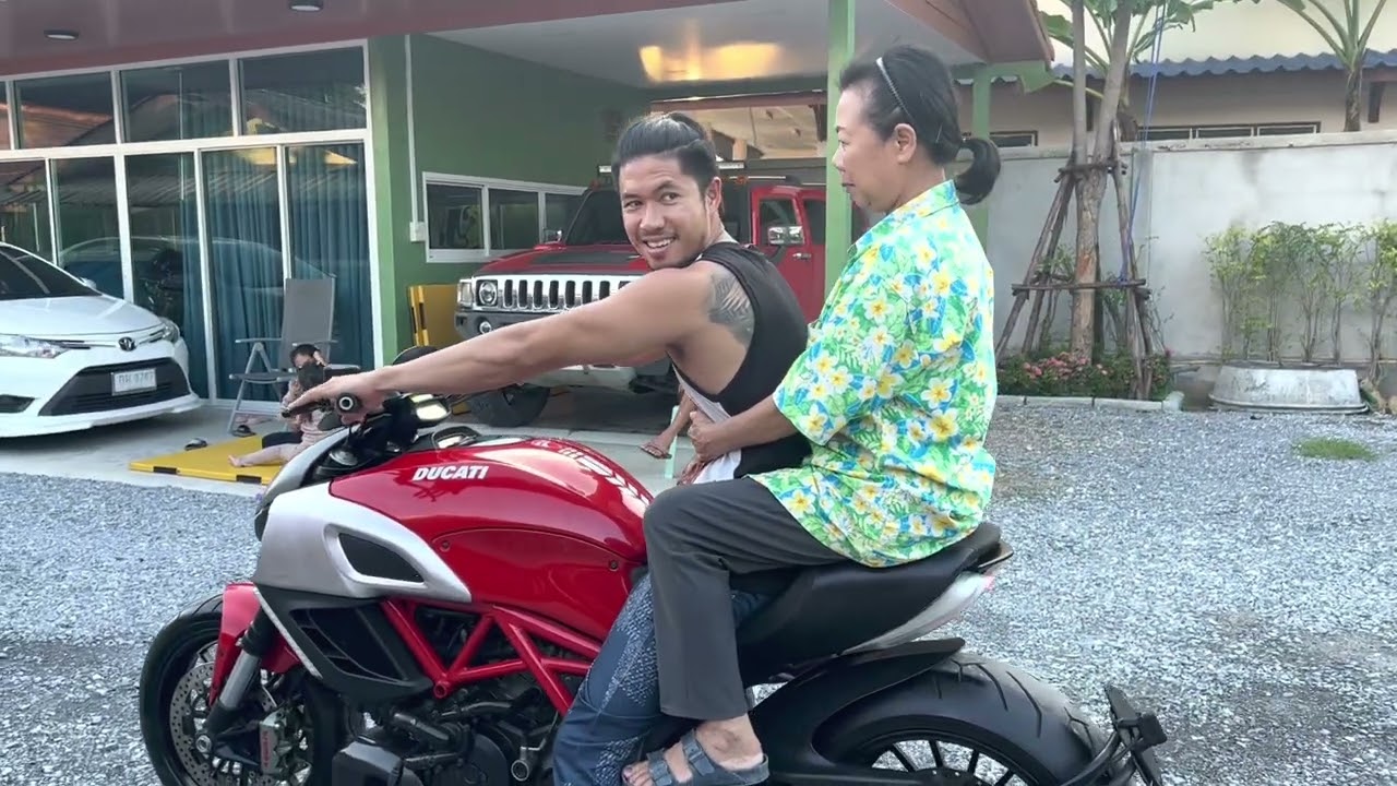 DUCATI DIAVEL 2O12 ตัวพิเศษ คนเตี้ยก็ขี่ได้