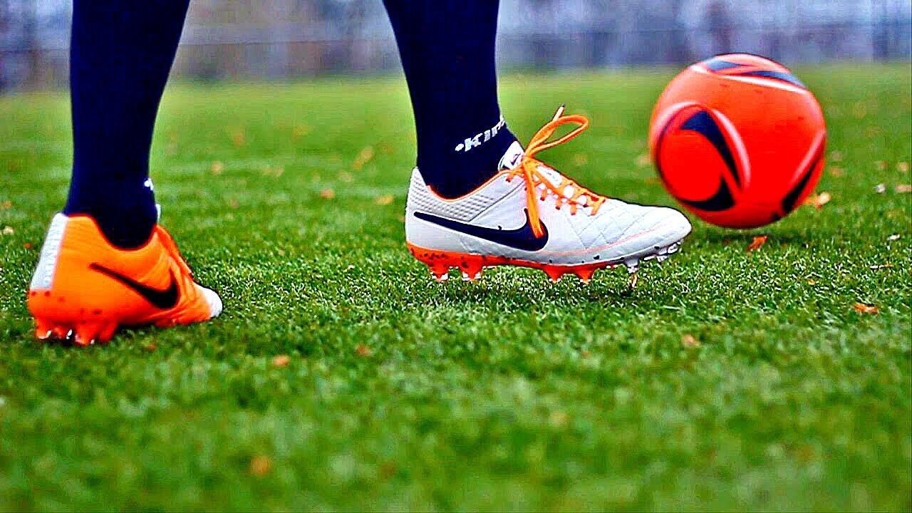 Ultimate Nike Tiempo V Test & Free Kick Review by freekickerz