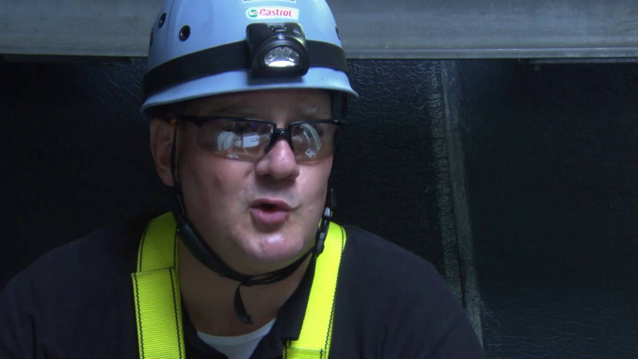 Industrieschmierstoffe - &Ouml;lwechsel in luftiger H&ouml;he