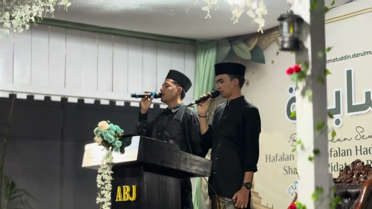 Masya Allah sungguh merdu suara dua syeh ini syeh mukhlis dan syeh mahfud