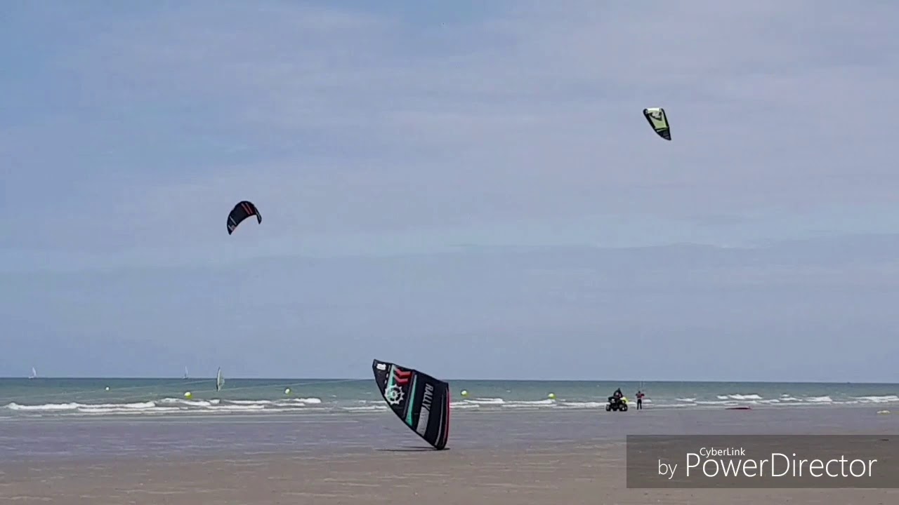 Dunkerque-Malo les Bains station voile et char à voile avec les Dunes de Flandre. .