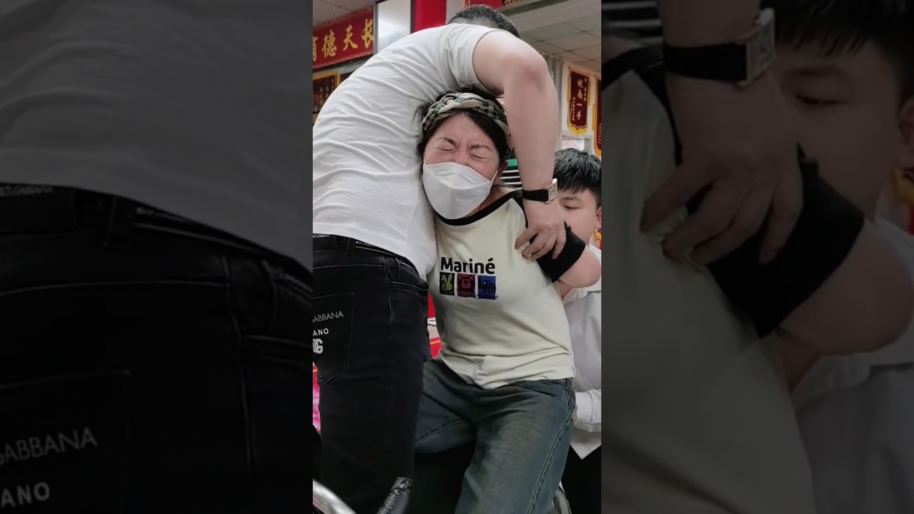 E2180 The lady was😩🥺in so much pain that she🌹😊❣️was about to cry!But now she can move her shoulder!