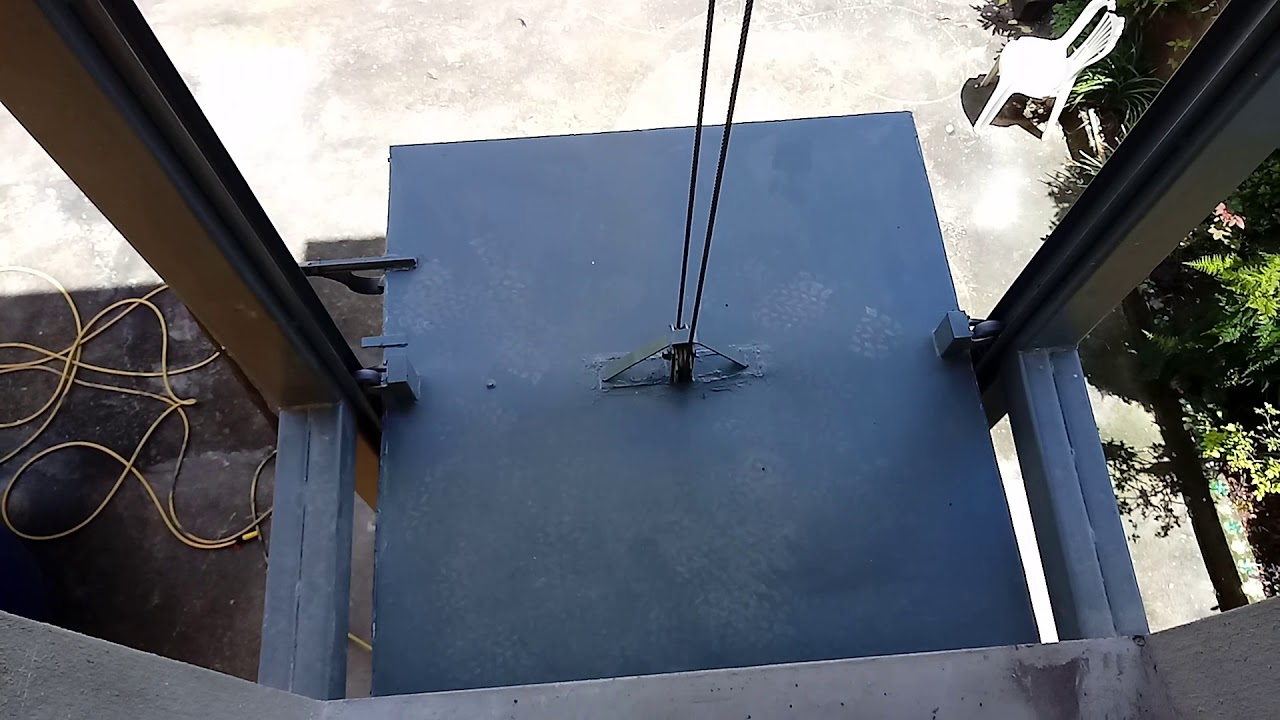 Elevador para carga e para deficiências
