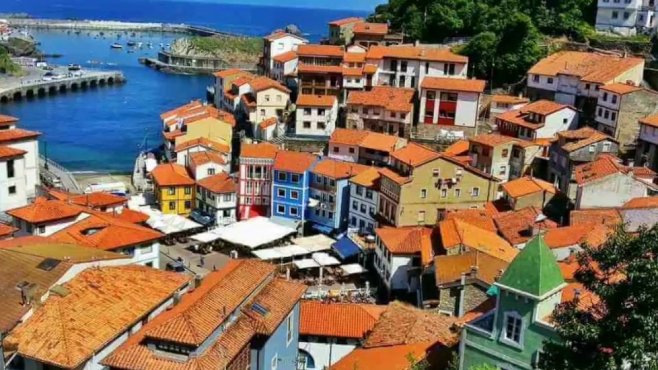 Si arribáis por mar a Cudillero