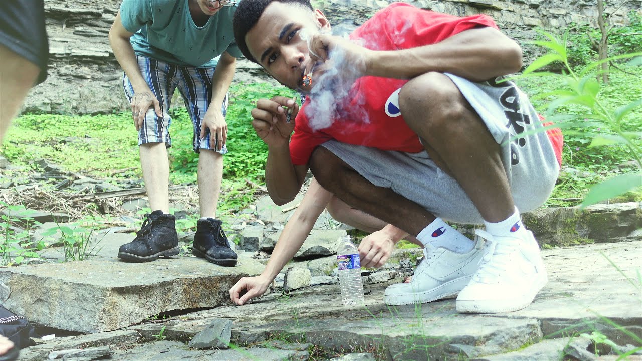 Funny Outdoors Smoke Sesh 😂🍃