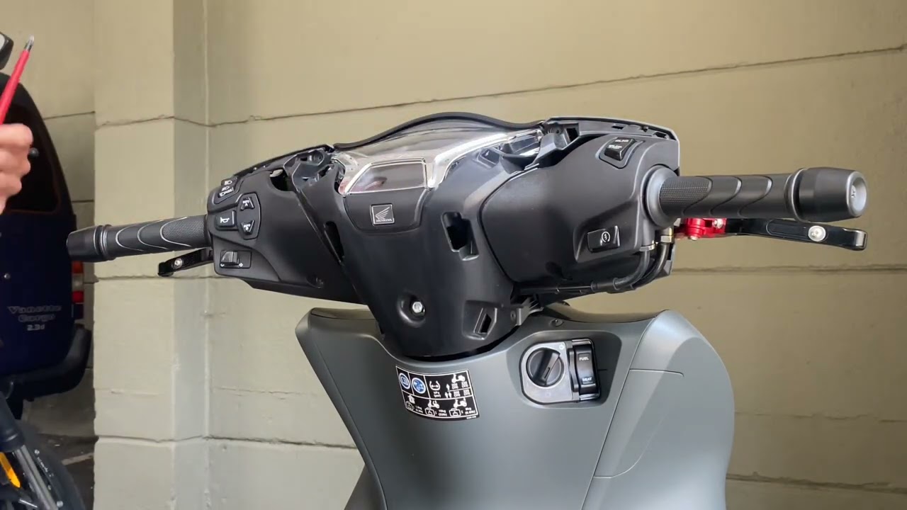 Como Desmontar Plásticos Delanteros Para Acceder a Manetas Frenos y Modulo ABS Honda Sh 125i 2020-23