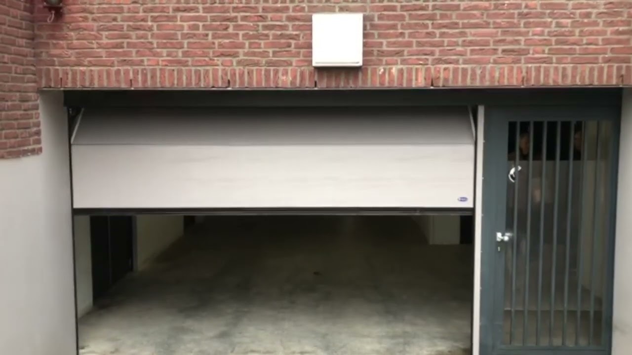 Centurion garagedeuren - Verticaal openende garagedeur