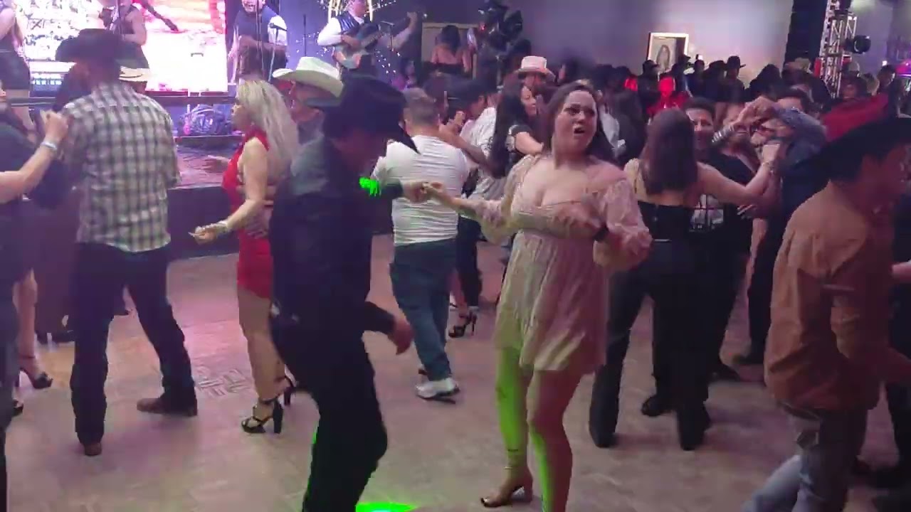Grupo Kaoba Xplosivo popurri de cumbias Ultimo Nivel 