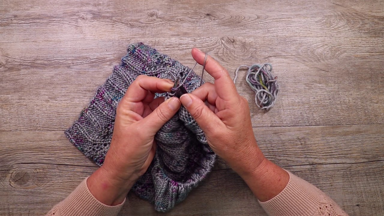 Icelandic Bind Off for the Meander Cowl