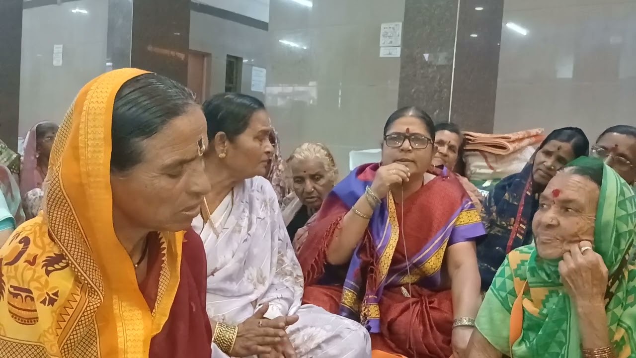 अस्सल ग्रामीण/पंढरीच्या जात्यावरच्या ओव्या/ न्हावून धुवून बसले रस्त्यावरील गंआली बाई दिंडी जायाचं 