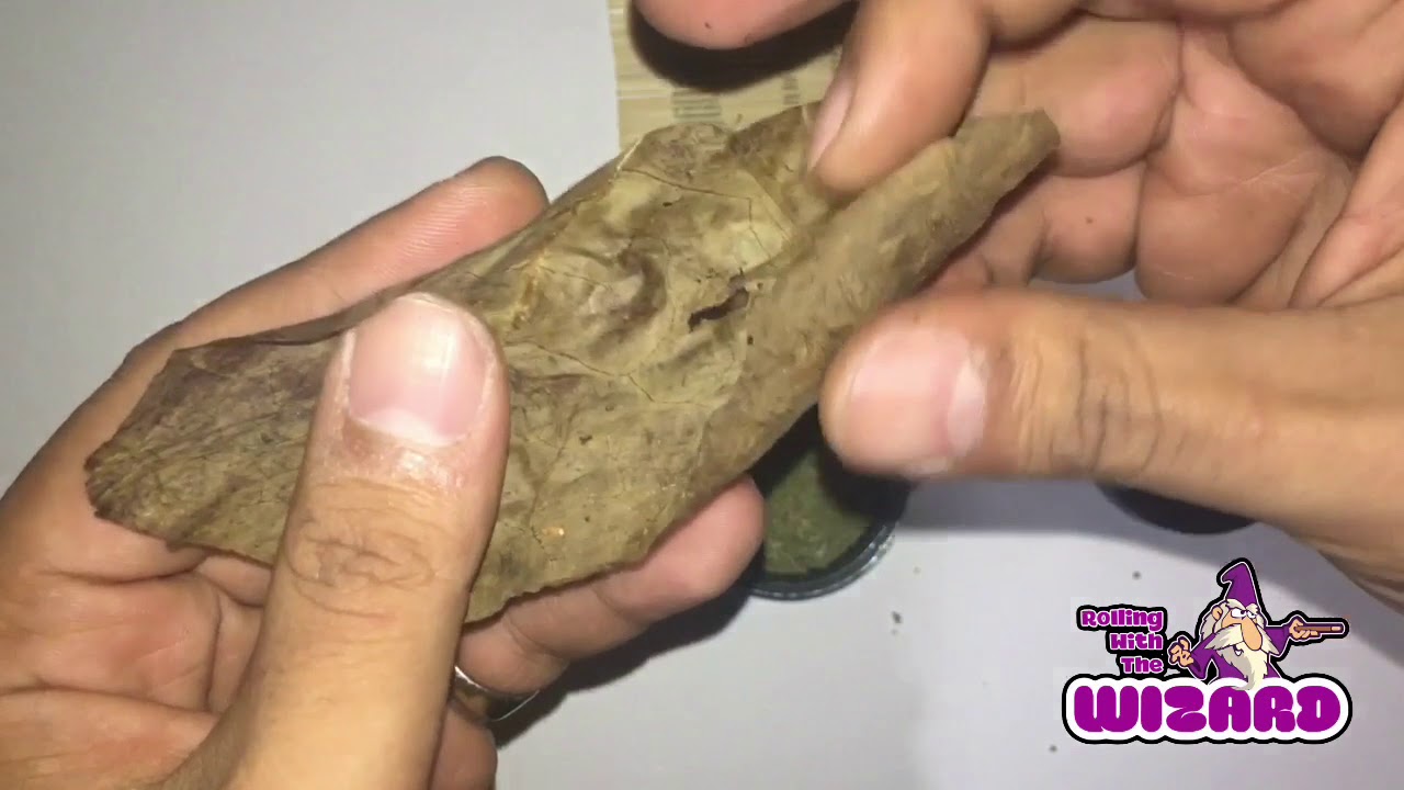 How to use a Raw Rolling Mat when rolling a blunt (Backwoods edition)