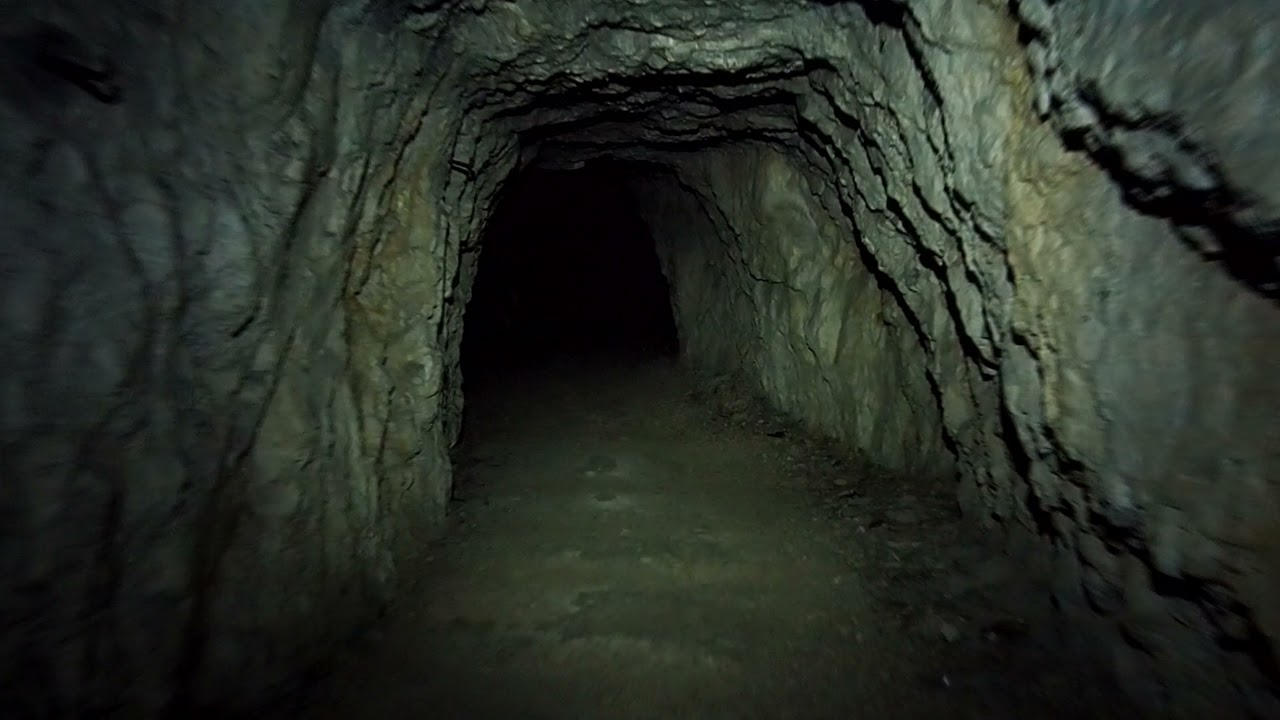 Tunelul din Cheile Tătarului - Munții Bucegi