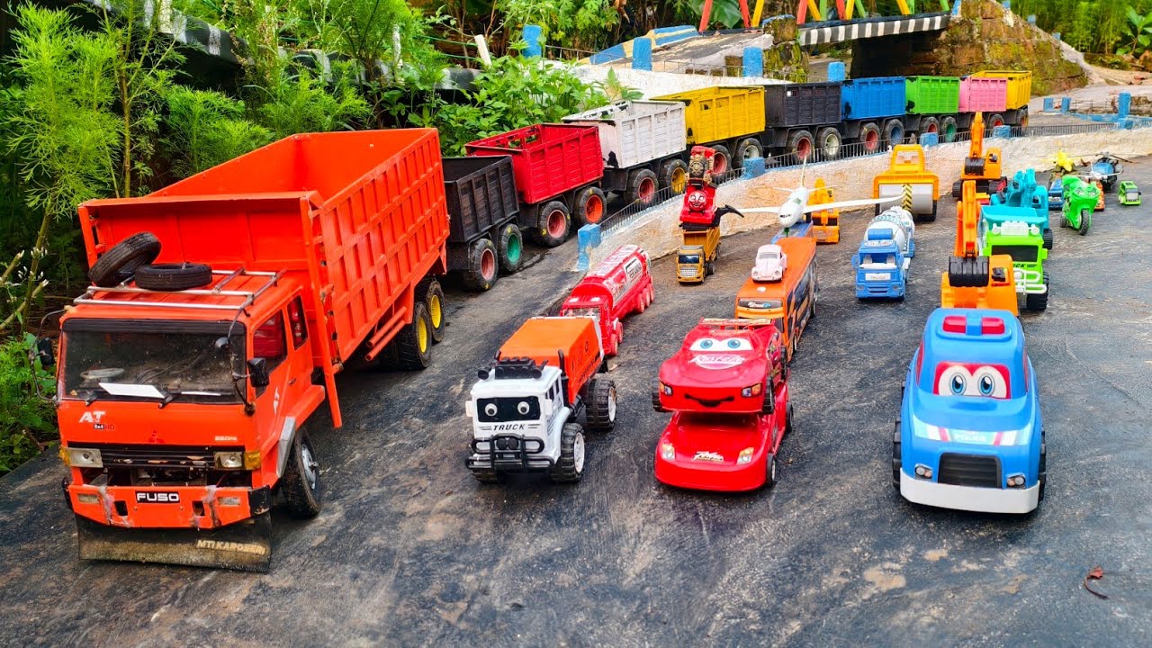 WADIDAU !!! Mobil Truk Tronton Panjang Bongkar Mainan Mobil Mobilan Truk Molen, Truk Pasir, Ambulan 