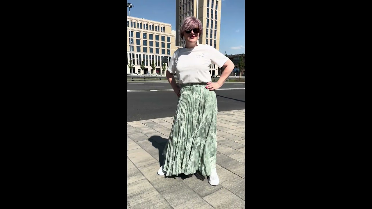 video 01 06 24 04 05 Юбка с вышивкой