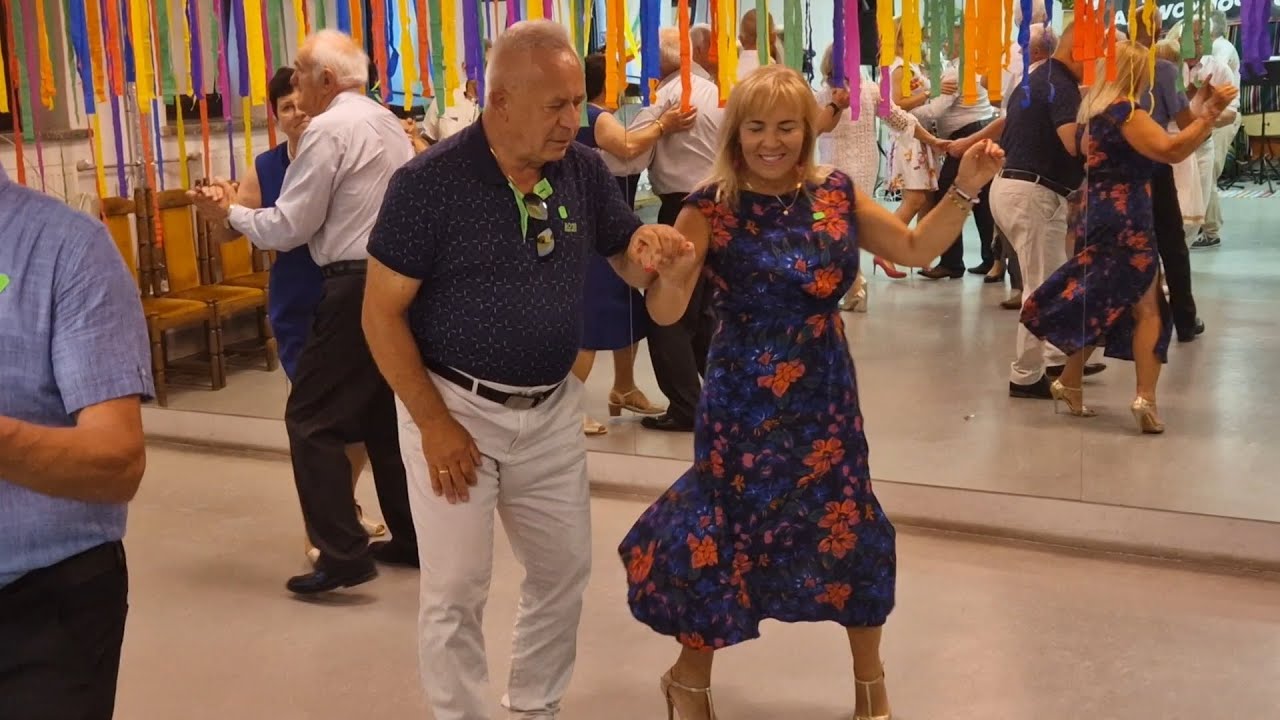 Taniec z figurami w wykonaniu tej pary wzbudził zainteresowanie!