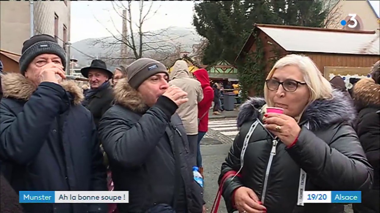 Munster : la soupe au munster de la confrérie Saint-Grégoire ravit les papilles au marché de Noël