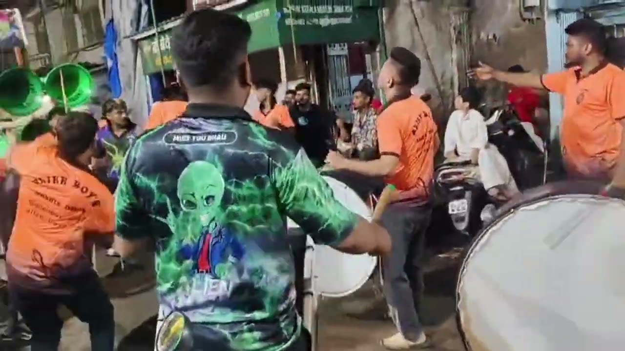 ALiEN boy's 👽 mumbai Nashik 🥁 Dhol Dongri sandal 🌹#youtubevideo #banjo #nasicdhol #nashikdhol 
