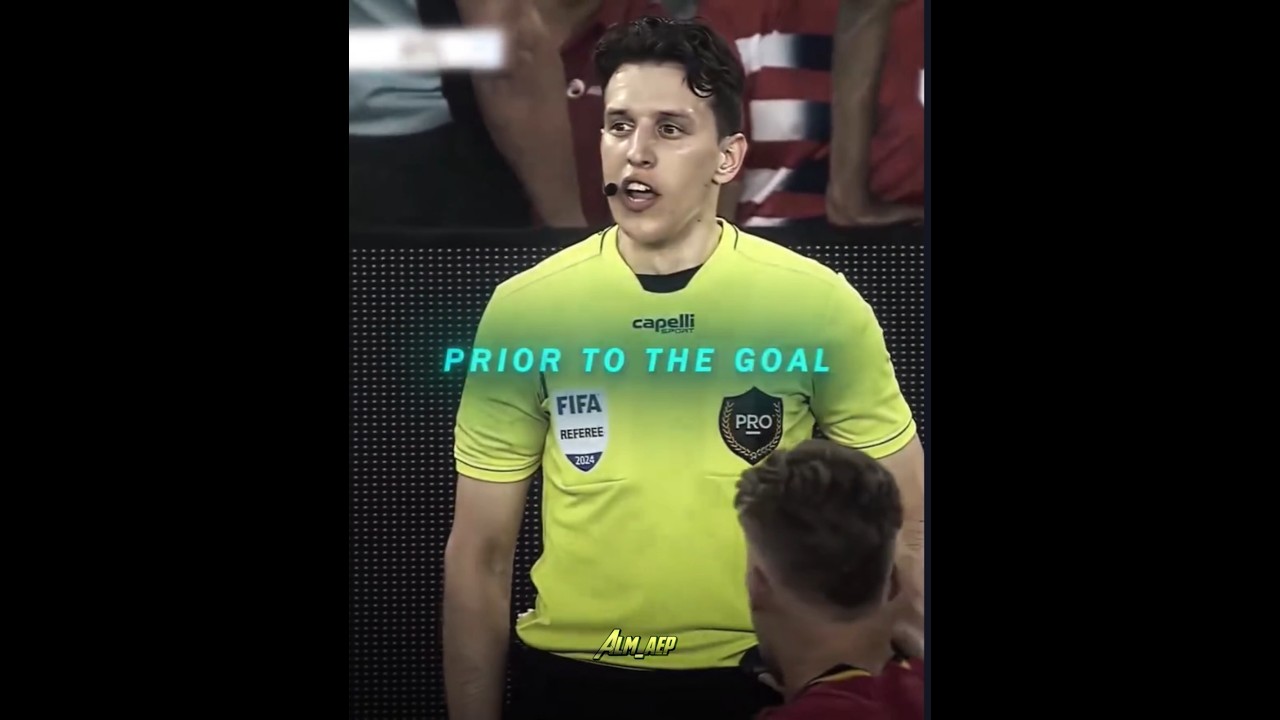 different between women vs men referee 🔥🥶