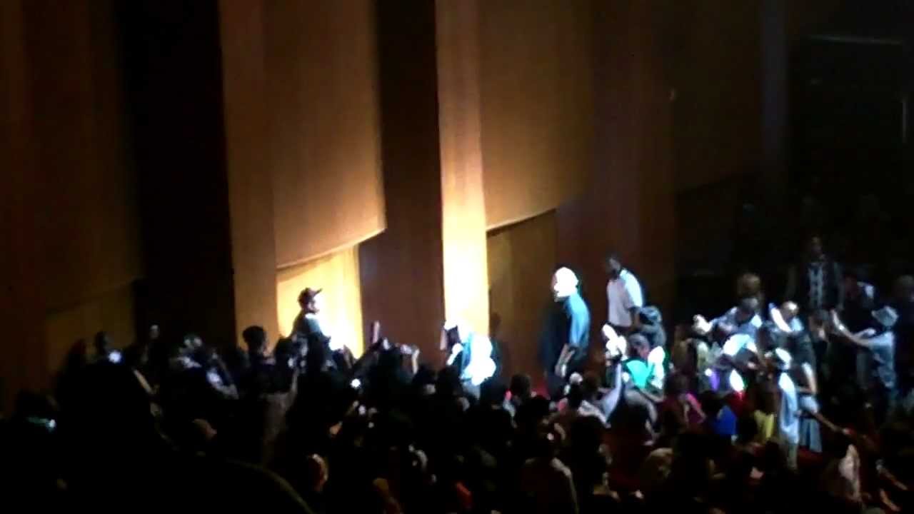 R Kelly Single Ladies Houston 11-7-12,in the audience; the cage & Sings Green Light