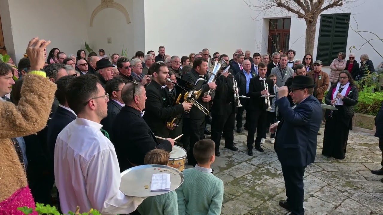 Estudiantina del Casino 17 de Gener a Cal Bisbe - Mons  Gerard Villalonga Bisbe Electe