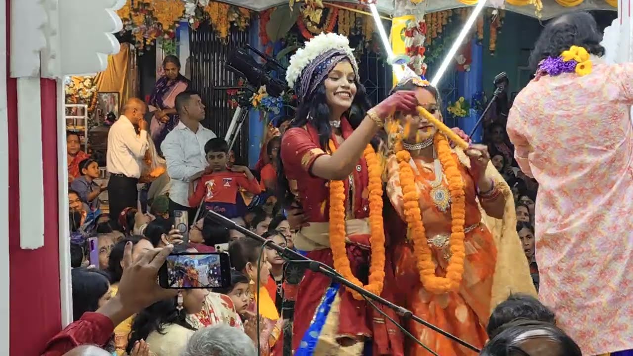 রাধা কৃষ্ণ সেজে কি সুন্দর নৃত্য করলো।