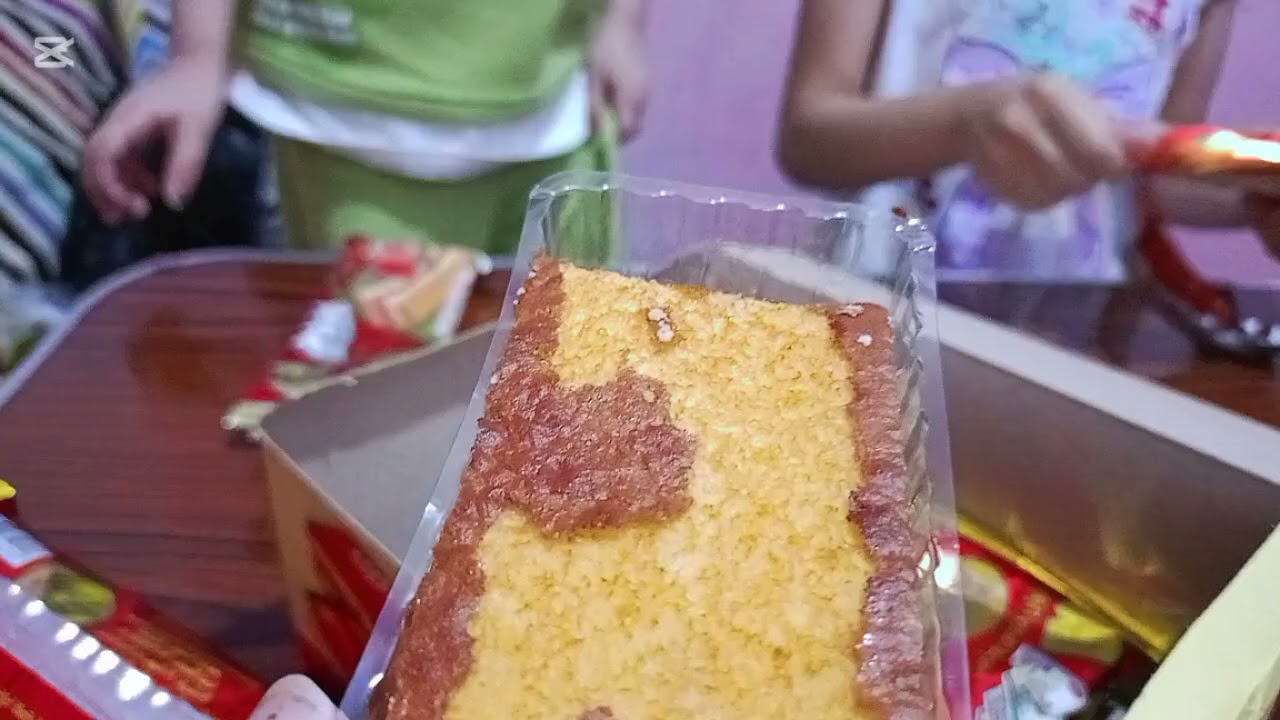 جربنا كيك ايسولا .. ساندي كانت عند تيتا و جدو جابلها الكيك اللي بيكسب سبائك دهب في الاخر مفاجأة 😂😂🤭🤭