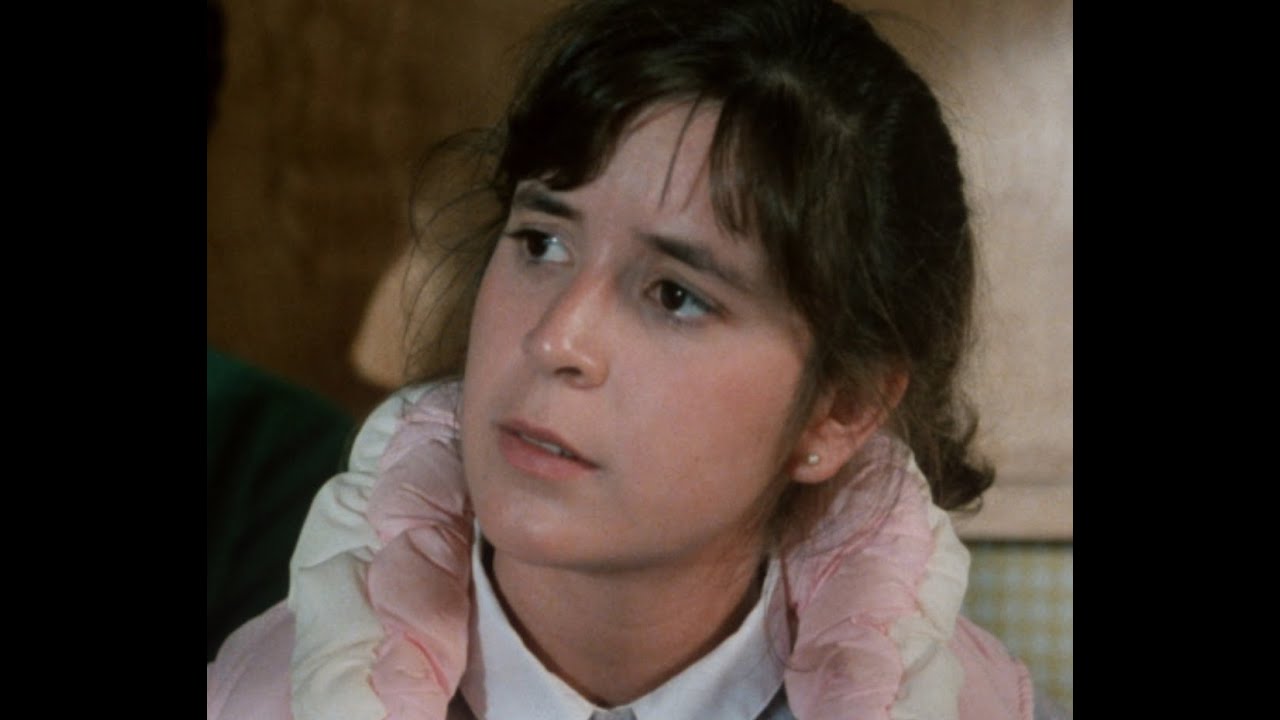 Does Actress Ruth Martinez Resemble Carrie Fisher & Paul Simon, Christopher Lee Or Dan Aykroyd?