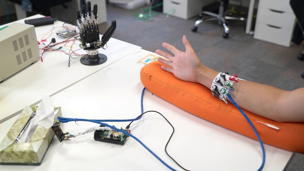 Robotic hand EMG intuitive control