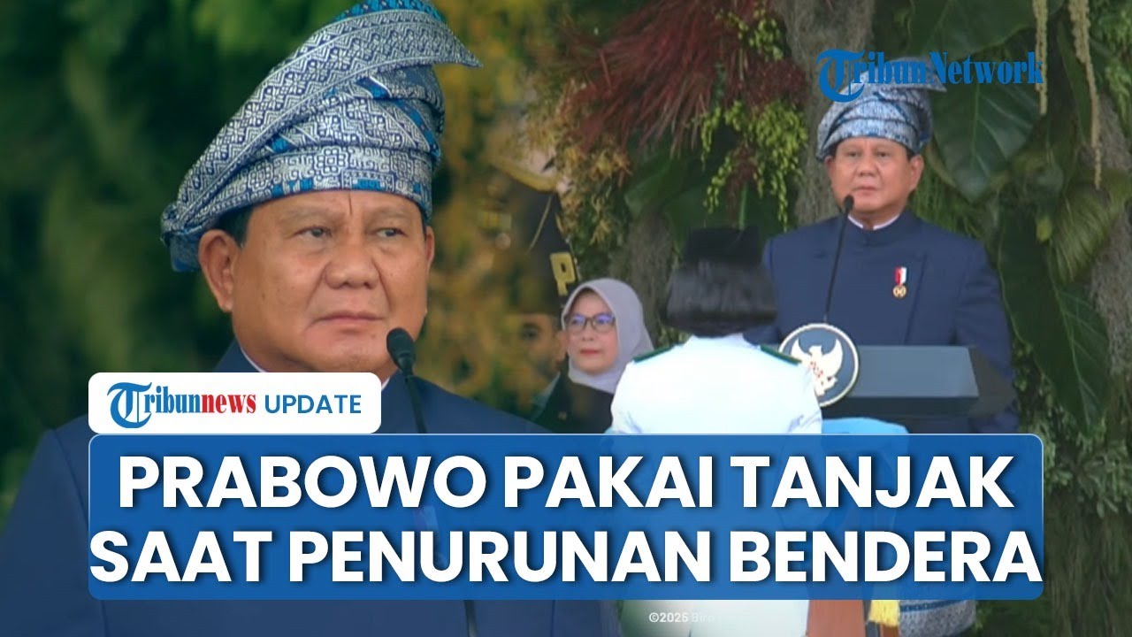 Kharisma Prabowo Pakai Tanjak Melayu Biru saat Pimpin Upacara Penurunan Bendera di Istana Merdeka