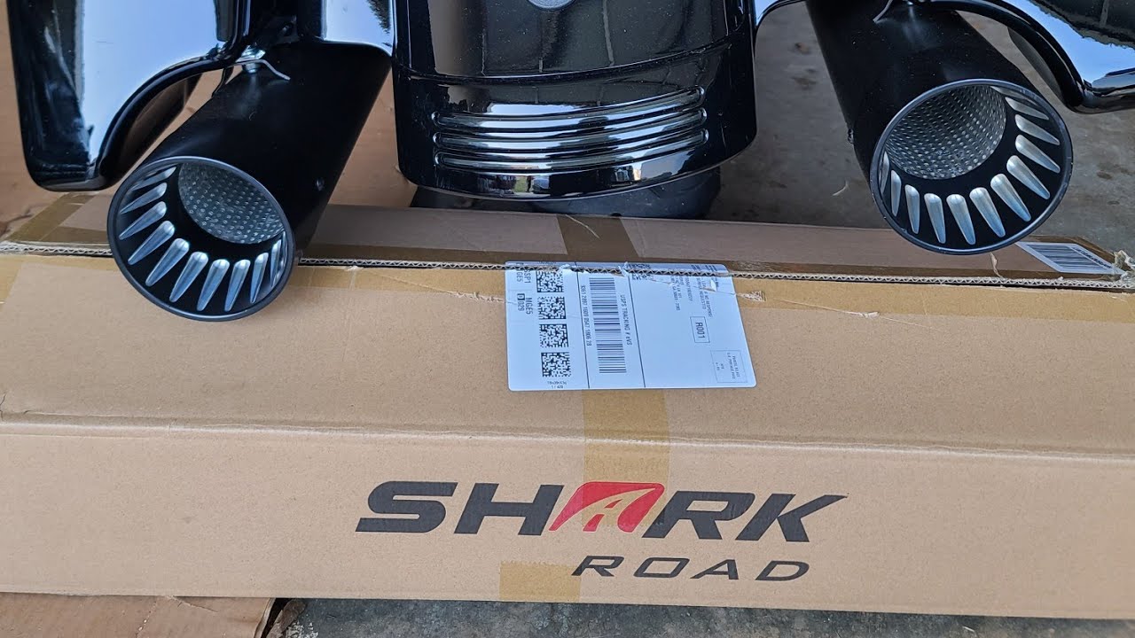 Shark Road 4.4 exhaust on a 2021 harley davidson