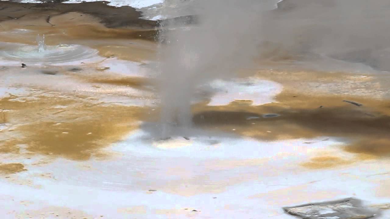 Yellowstone park. Norris Geyser Basin. Porcelain Springs. 2