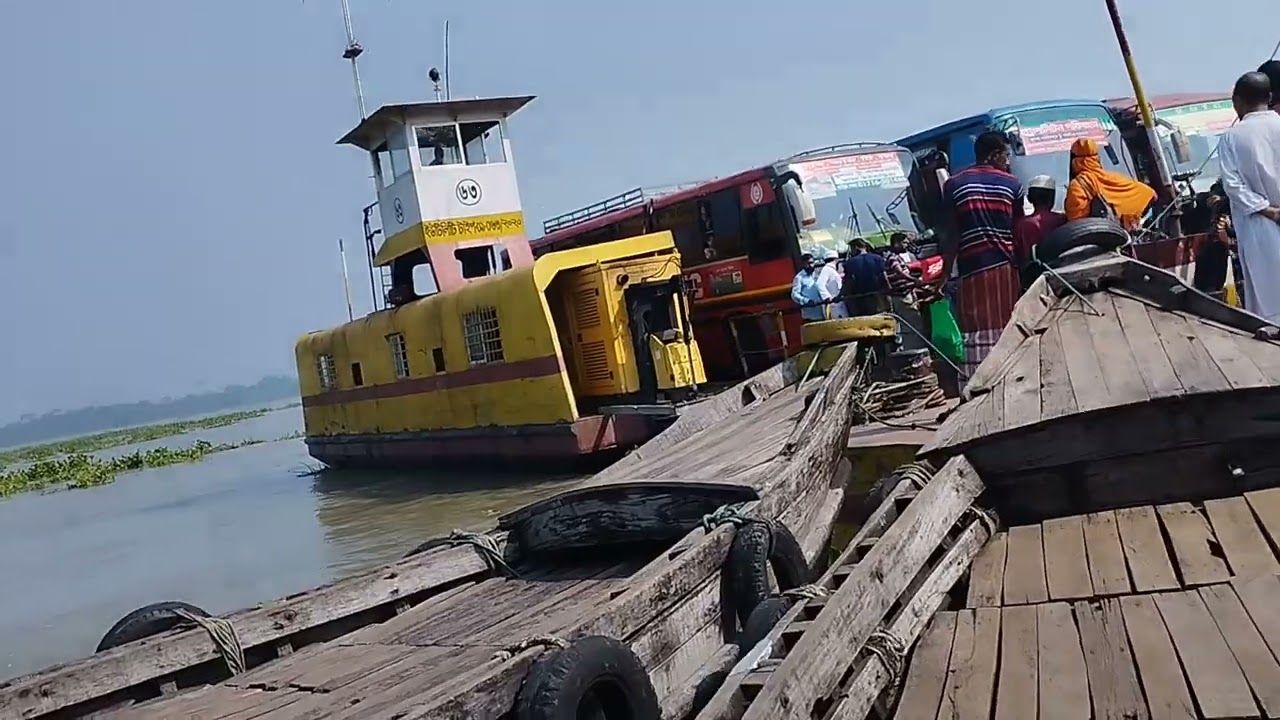  নদীর অপরূপ সৌন্দর্য আমাকে তার কাছে টানে। নদীর কাছে গেলে কল্পনায় হারিয়ে যাই.......