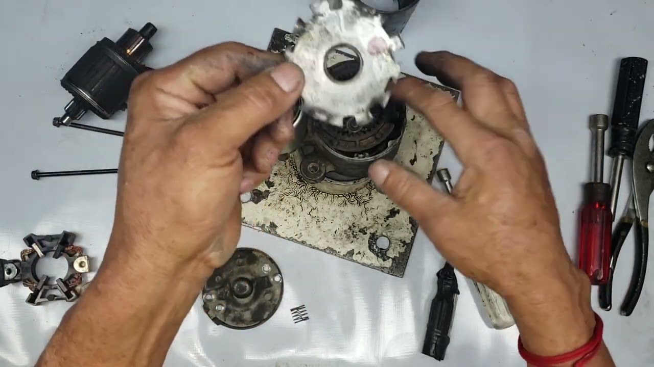 MARCHA O MOTOR DE ARRANQUE DE FORD FOCUS, COMO DESARMARLA COMPLETAMENTE  CUANDO SE DECEA REPARAR.