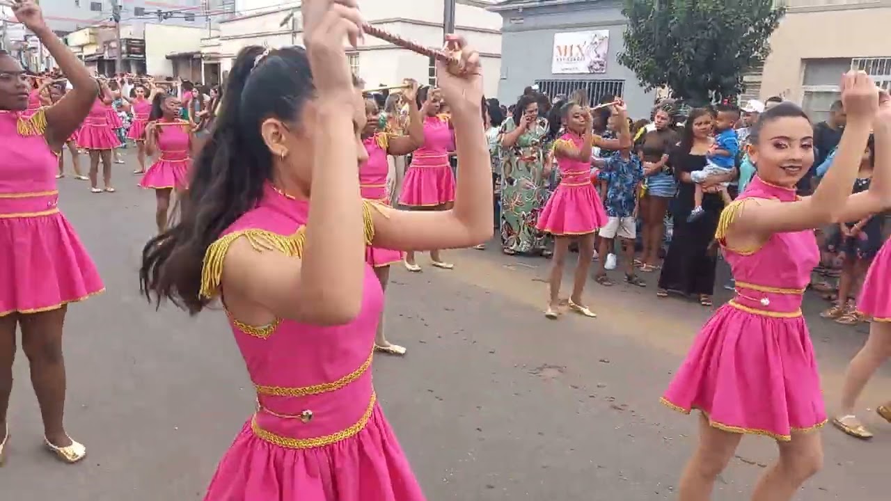 Escola Estadual Benjamin Guimarães no 7 de Setembro 2023 em Bom Sucesso MG