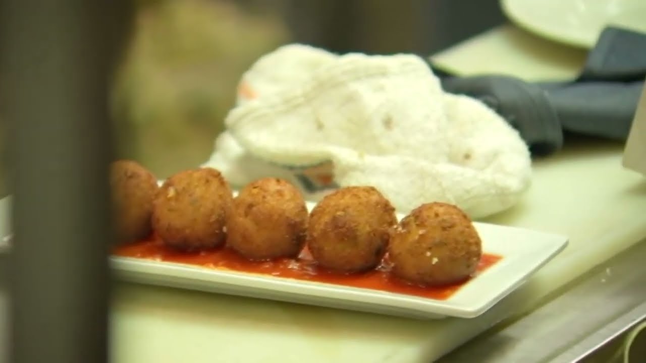 This trend could be hurting chain restaurants' bottom line (2024)