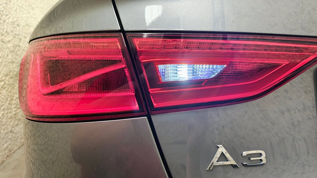 Replace Halogen Bulbs with Canbus LED for Reverse Light Audi A3 8V / Cambiar Luz de Reversa 💡