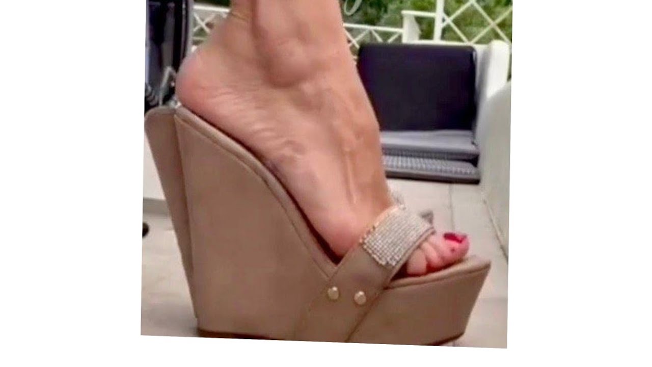 Fantastic collection of platform wedge heel mule sandals for ladies 