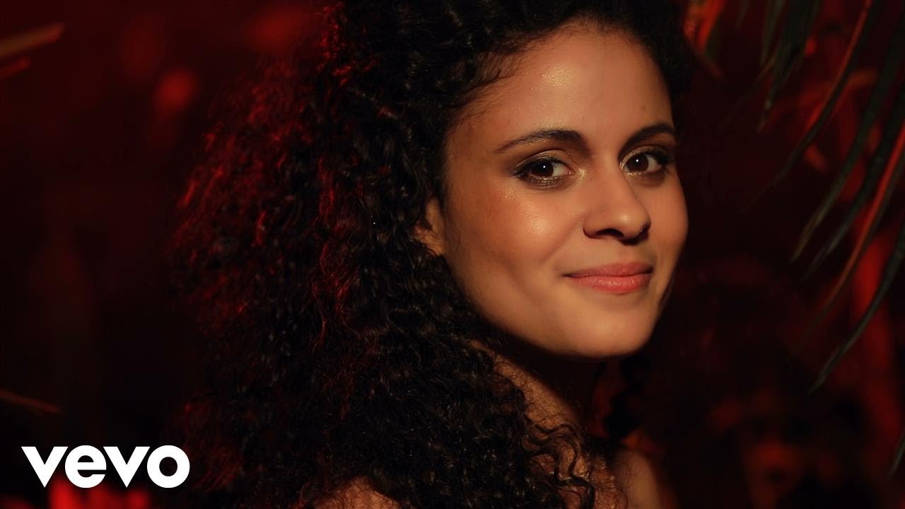 Cerise Calixte - L’amour brille sous les étoiles (vidéo lyrics)