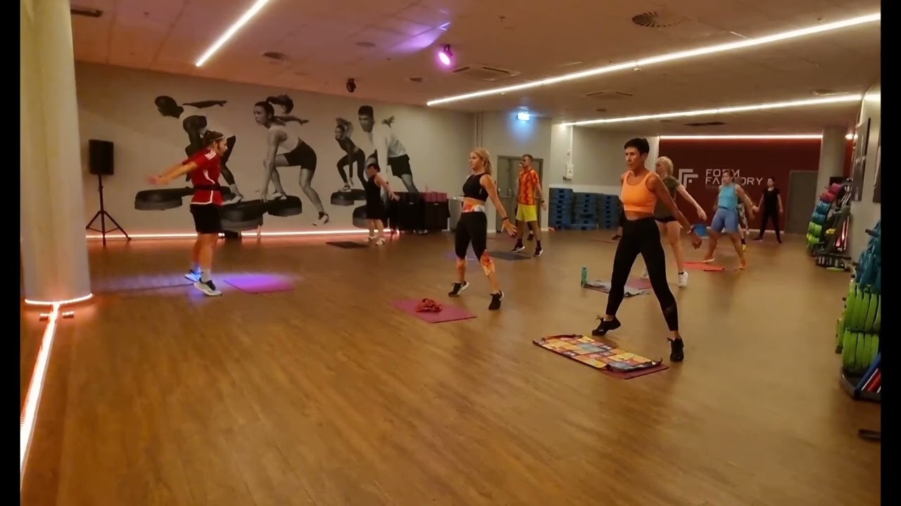 Bodyattack - Eleanor Bystroňová - Form Factory Ostrava