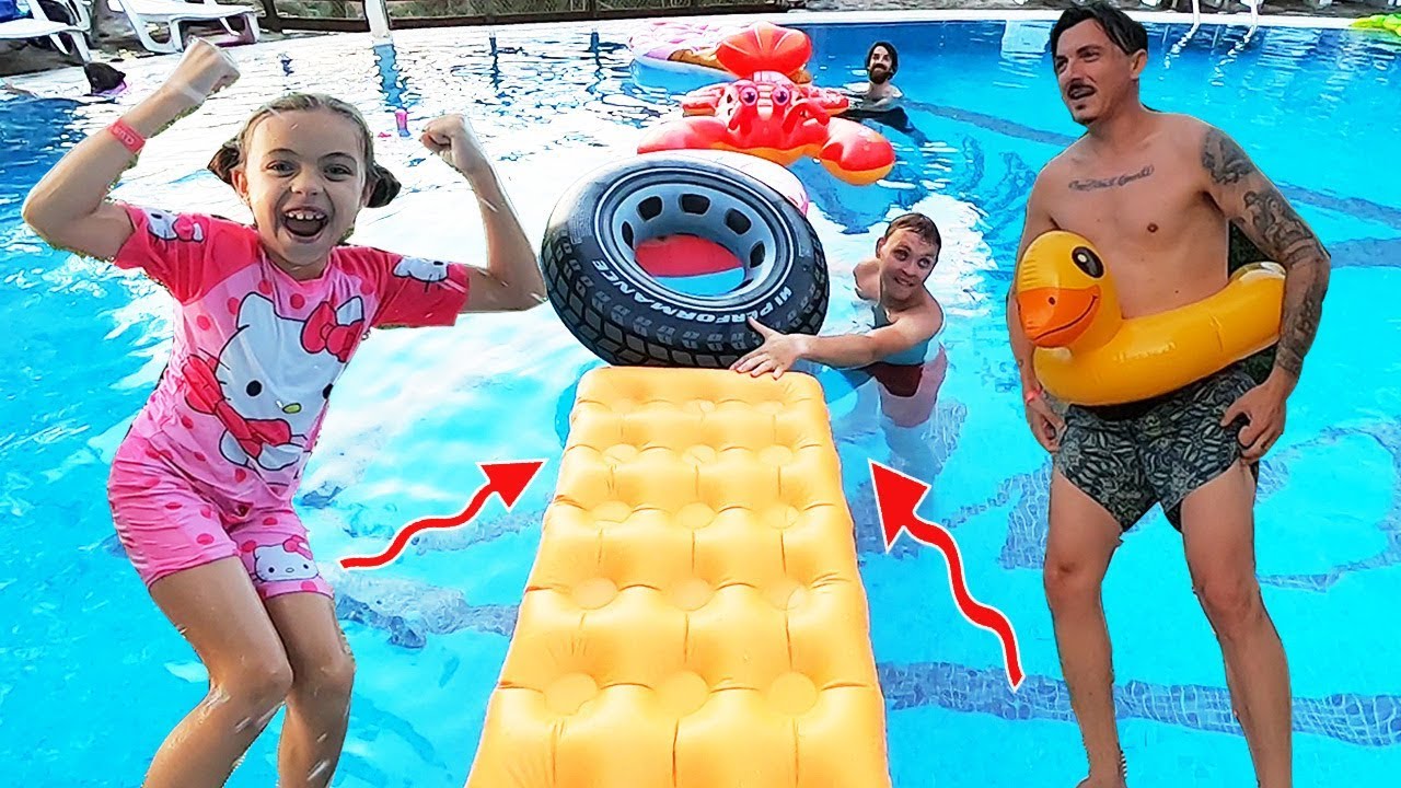 PISCINA e LAVA | The POOL is LAVA cu Familia Mates si Planeta Vesela
