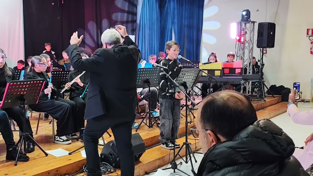 Michele D'Avanzo - Spettacolo di Natale scuola media Pascoli Cicciano