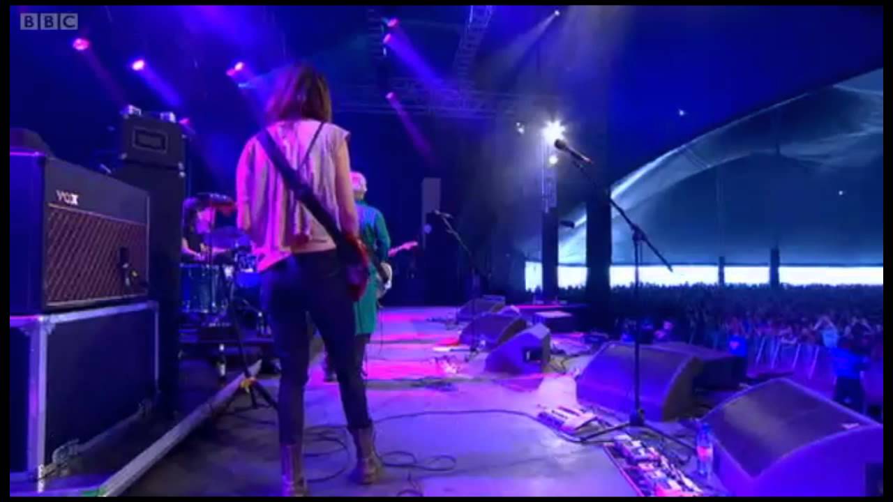 Warpaint - Elephants (live @ Reading 2011)