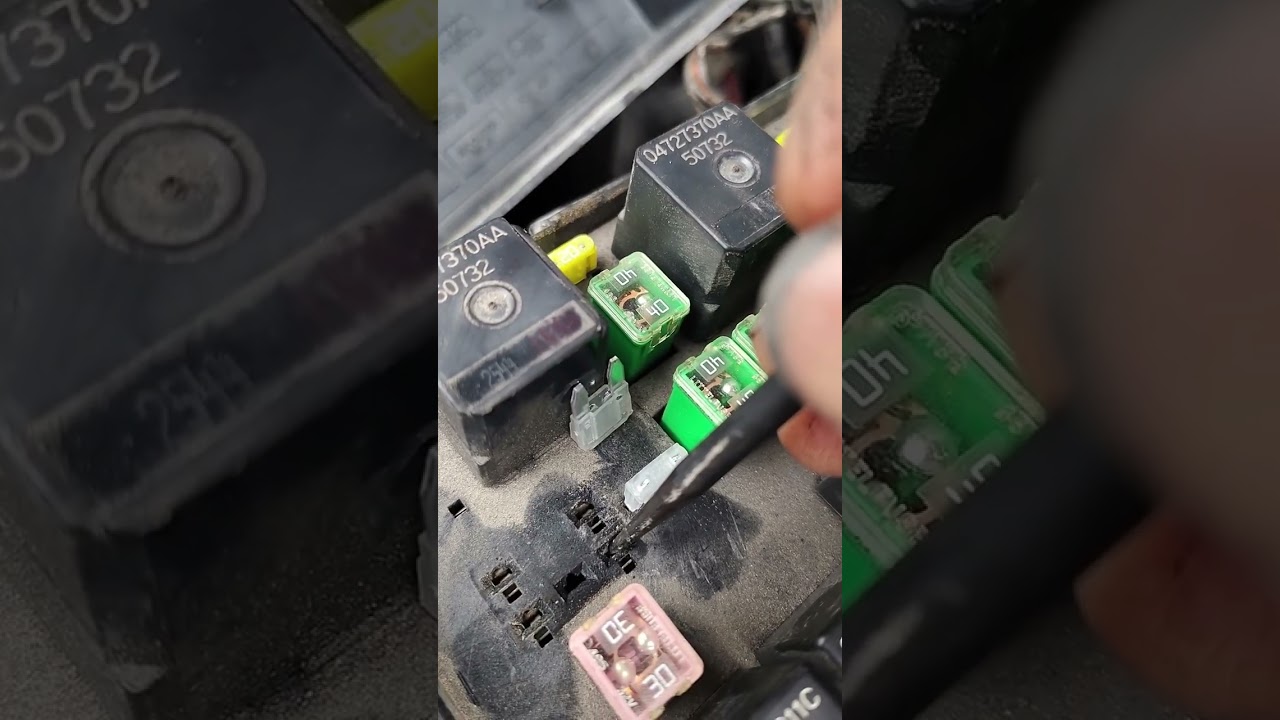 2005 Chrysler Town and country fusible ASD en corto